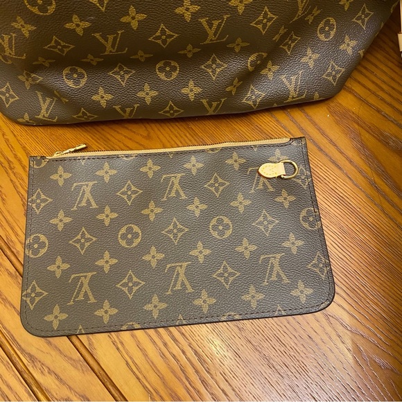 Louis Vuitton Brown Monogram Tote with Natural Vachetta Trim - Picture 2 of 13